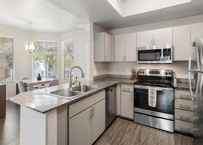 Apartment Landing Modern With Amazing Amenities *