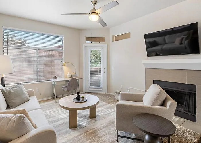 Apartment Landing Modern With Amazing Amenities Phoenix