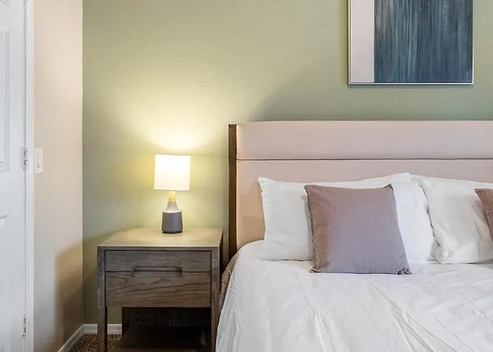 Apartment Landing Modern With Amazing Amenities *