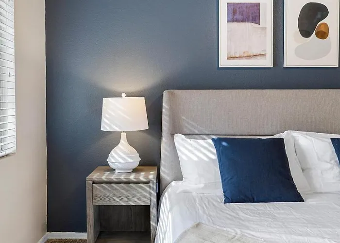 Apartment Landing Modern With Amazing Amenities Phoenix